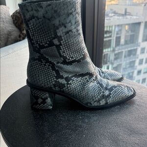 Lafayette 148 New York Snakeskin Patterned Ankle Boots